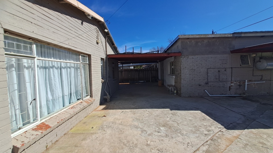 11 Bedroom Property for Sale in Brandwag Free State